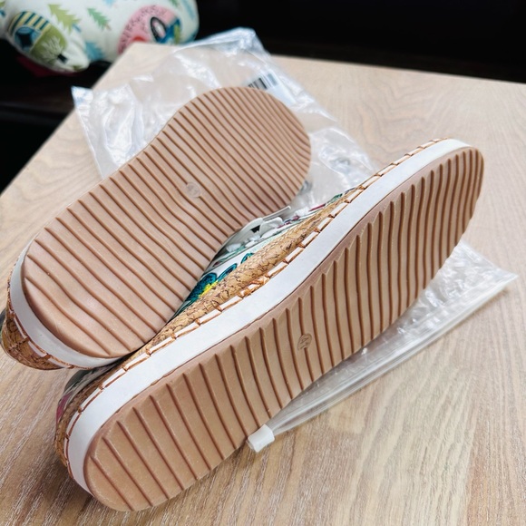 New Women’s Floral Sneakers 9.5 41 - Picture 5 of 6